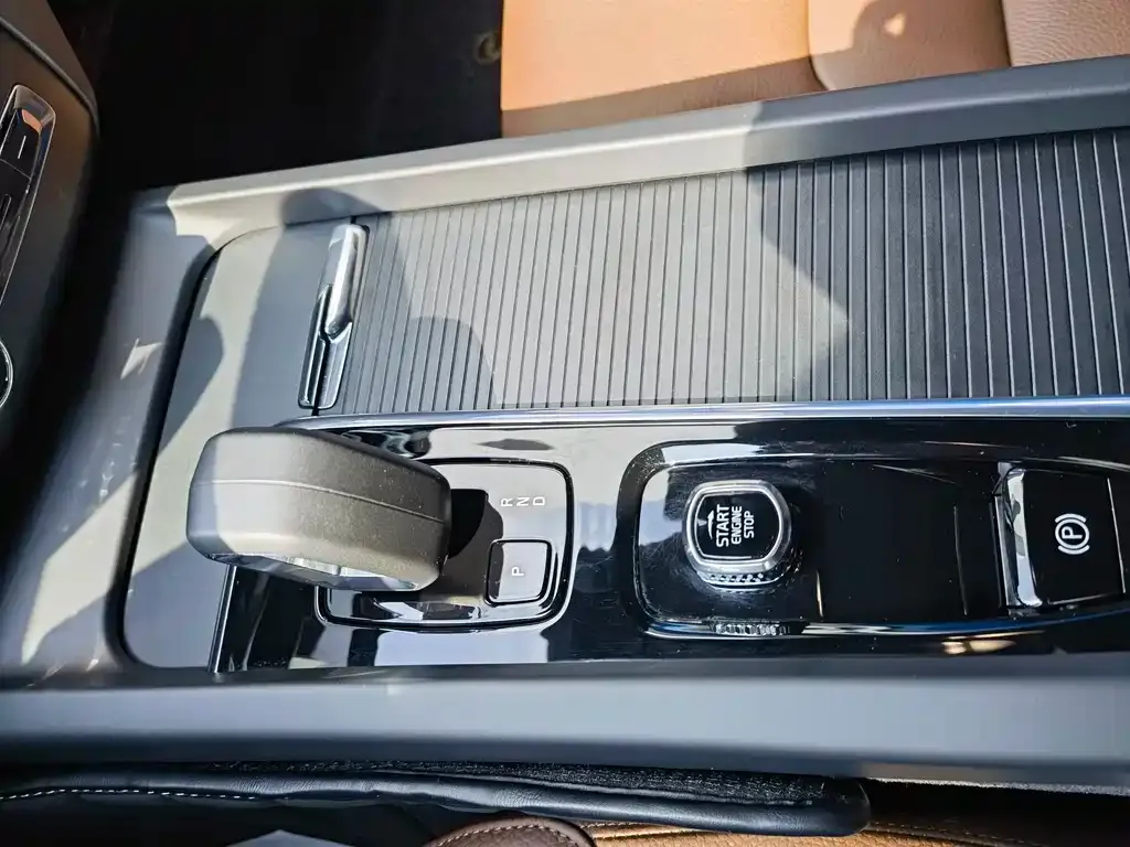 Volvo XC60 2022 из CN, фото 8