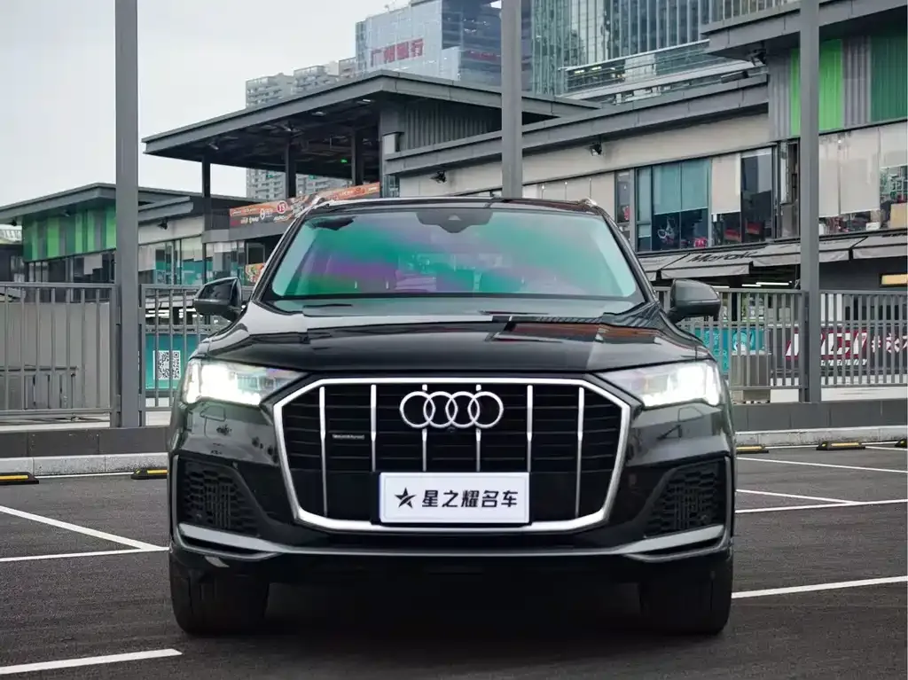 Audi Q7 2021 из CN, фото 7