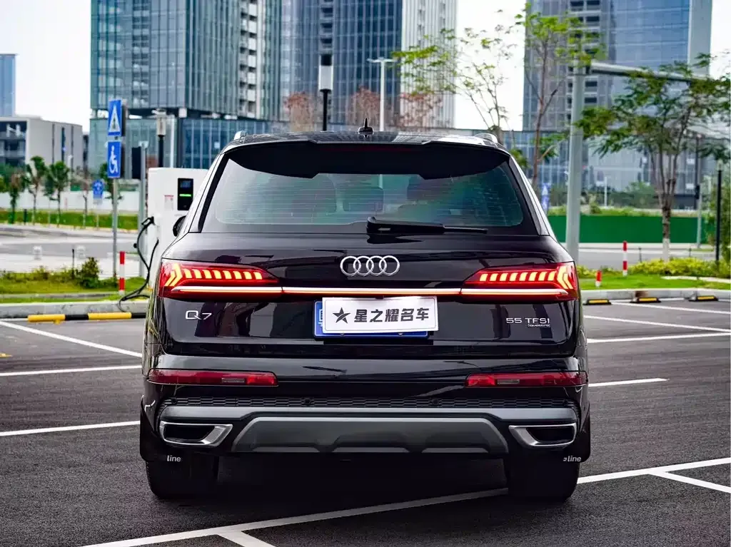 Audi Q7 2021 из CN, фото 8