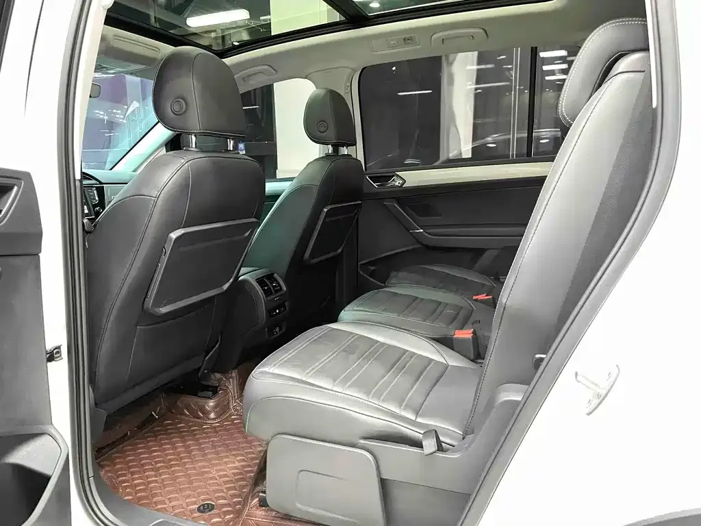 Volkswagen Touran 2022 из CN, фото 10