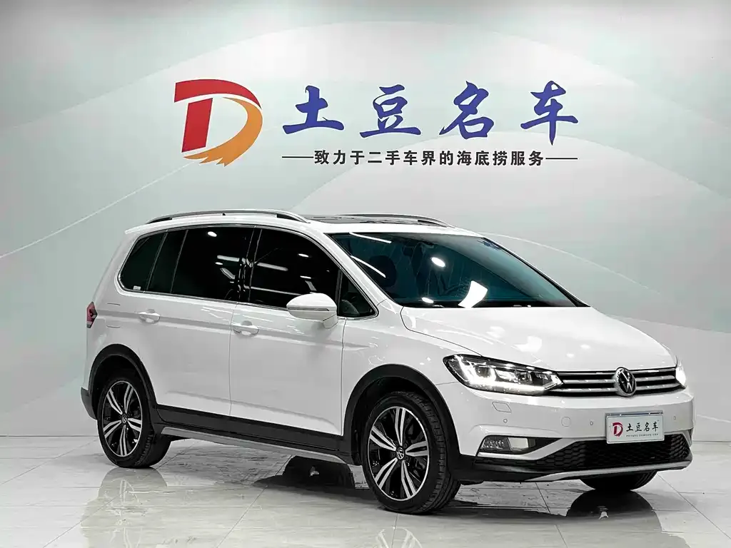 Volkswagen Touran 2022 из CN, фото 2