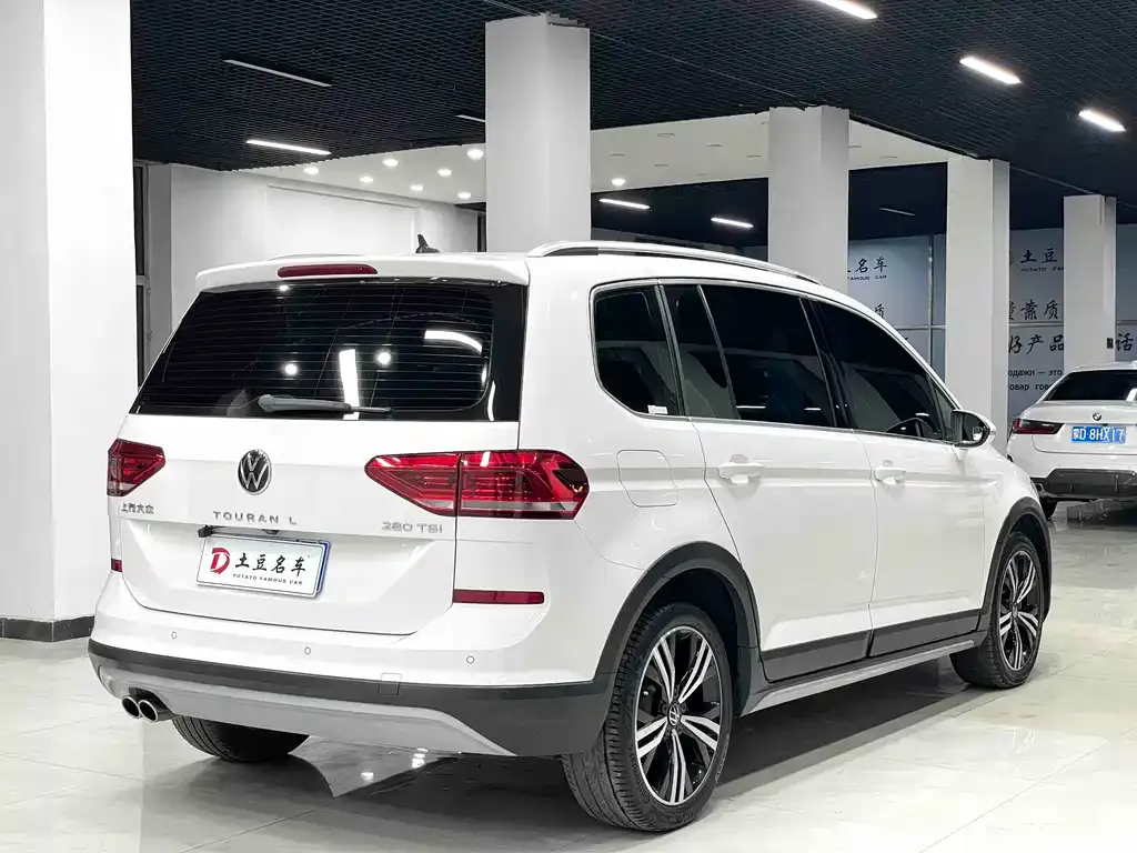 Volkswagen Touran 2022 из CN, фото 5