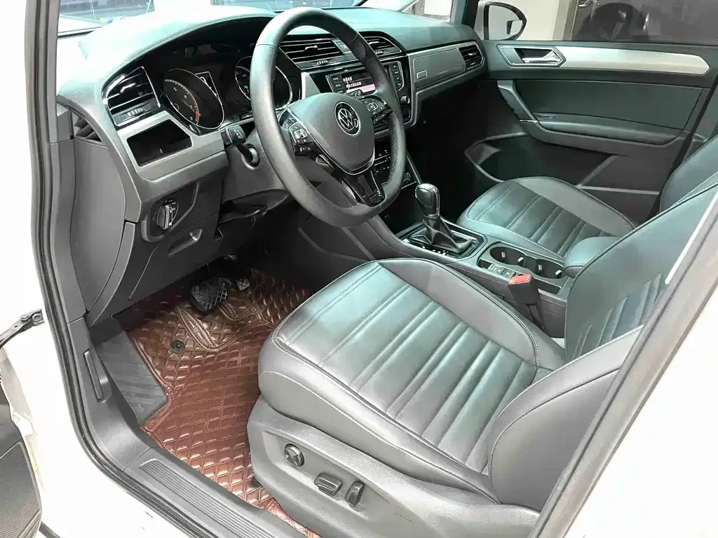 Volkswagen Touran 2022 из CN, фото 4