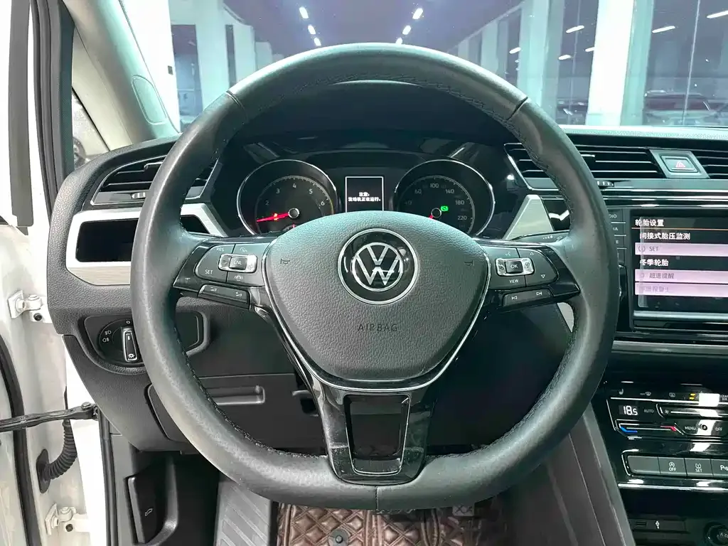 Volkswagen Touran 2022 из CN, фото 9