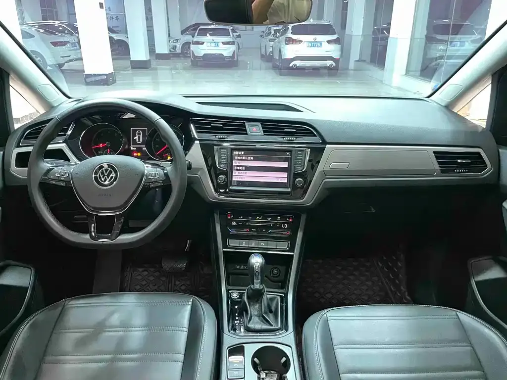 Volkswagen Touran 2022 из CN, фото 6