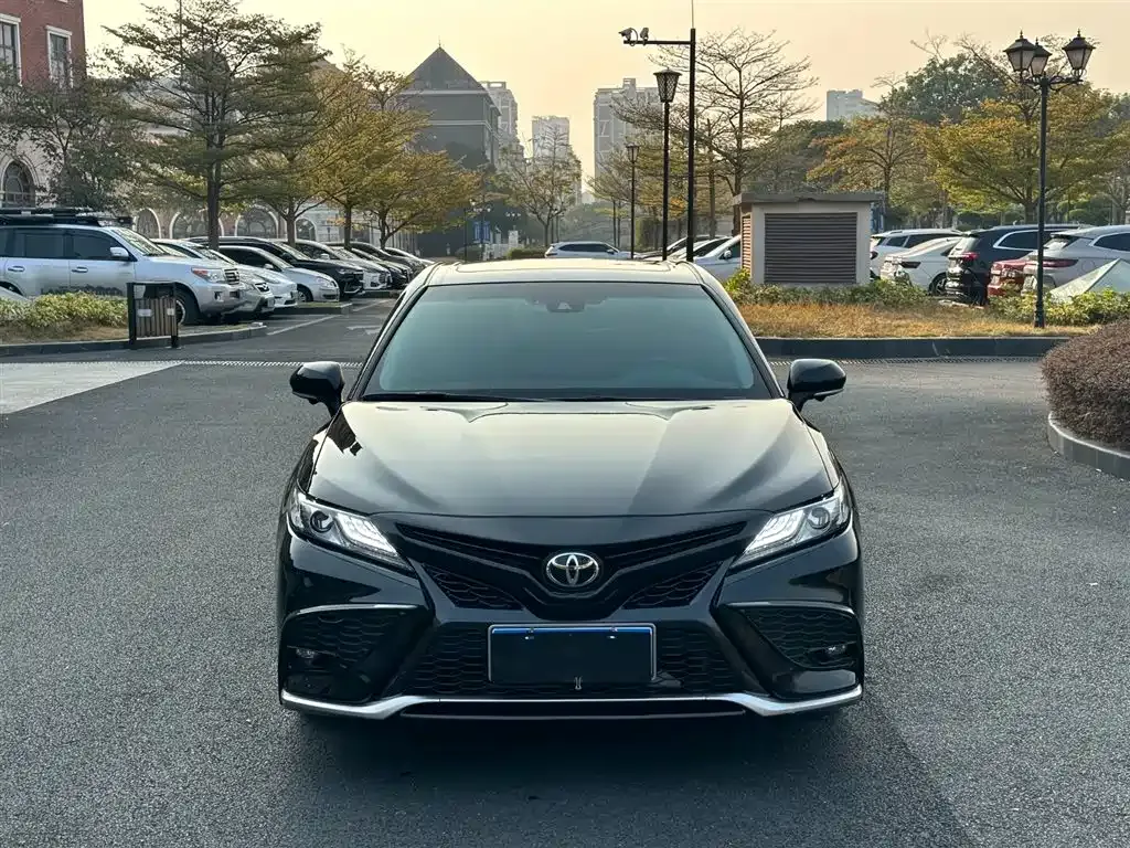 Toyota Camry — фото 10