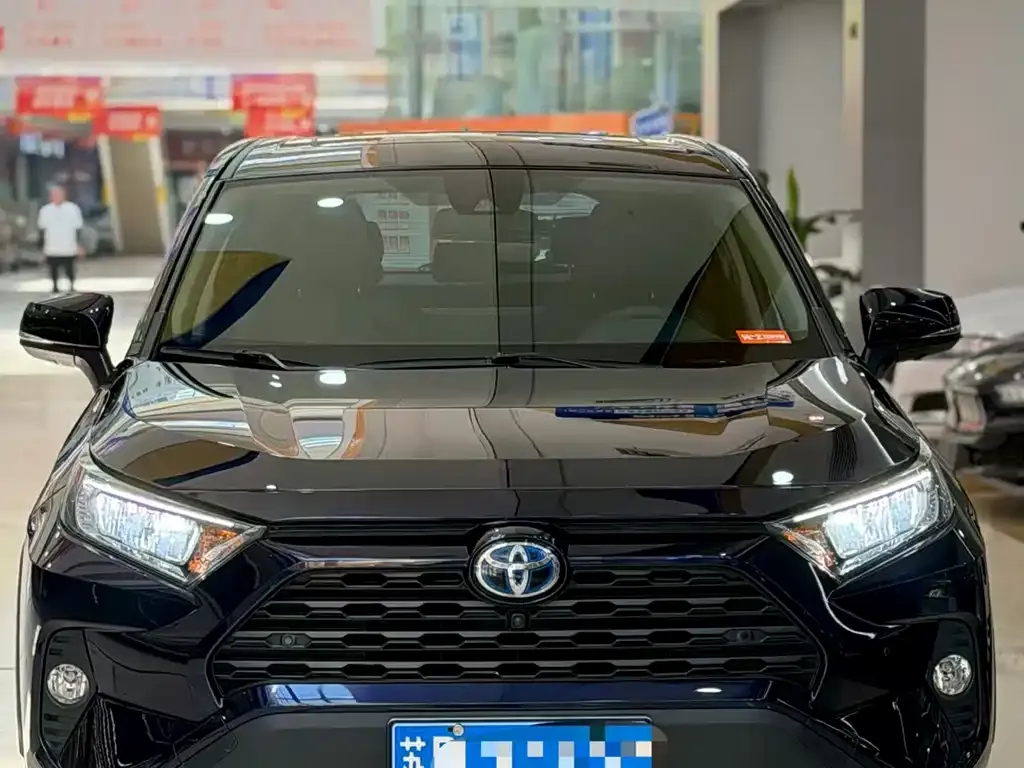 Toyota RAV4 — фото 8