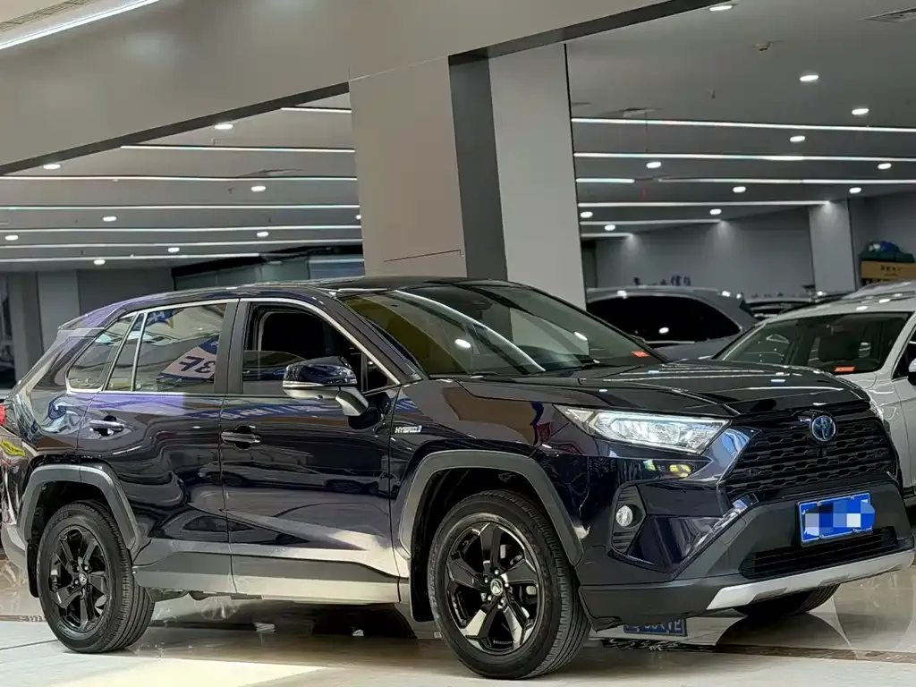Toyota RAV4 — фото 6