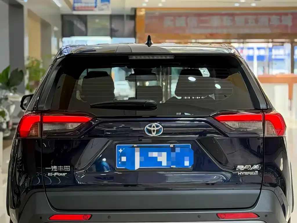 Toyota RAV4 — фото 3