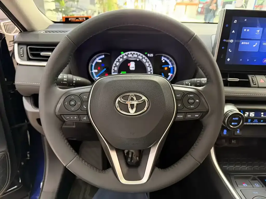 Toyota RAV4 — фото 2
