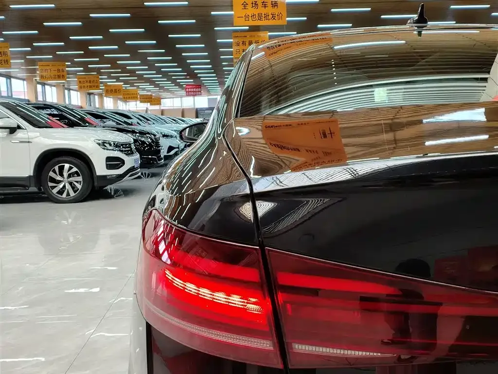 Volkswagen Passat — фото 6
