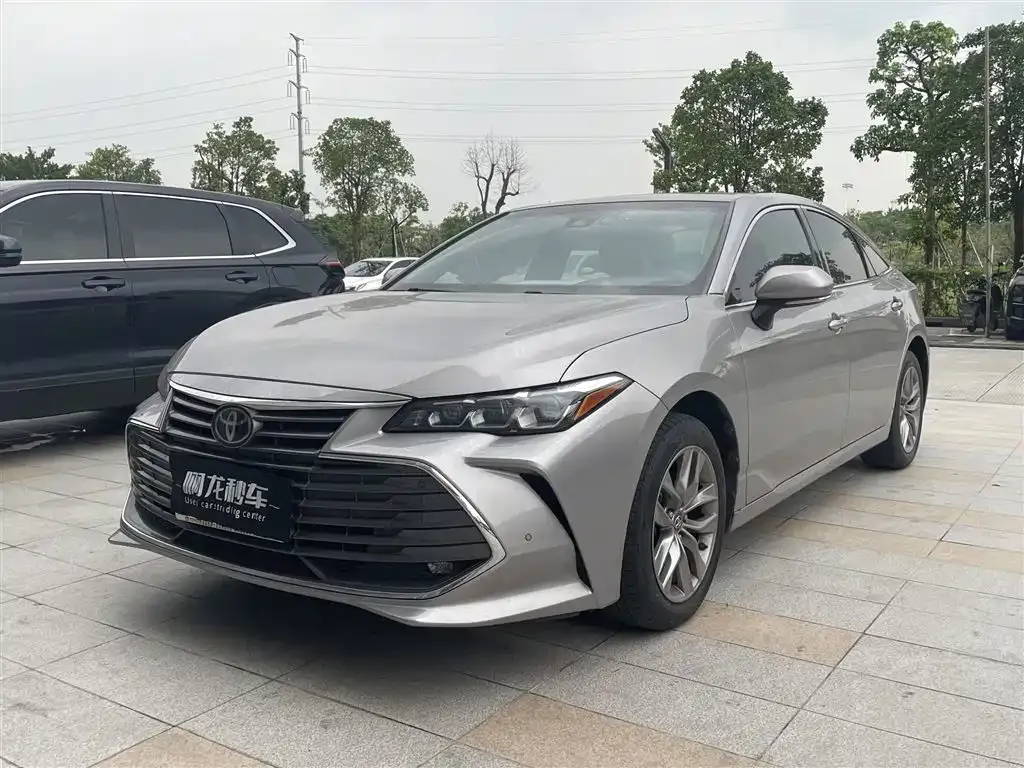 Toyota Avalon — фото 1