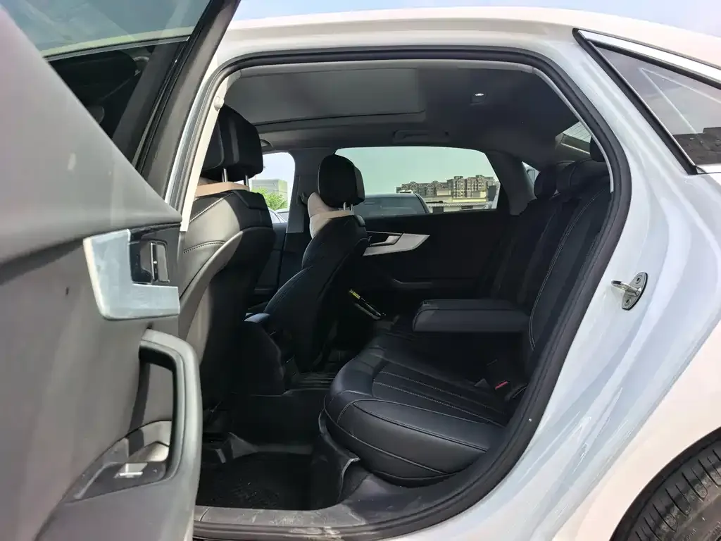Audi A4L 2025 из CN, фото 4