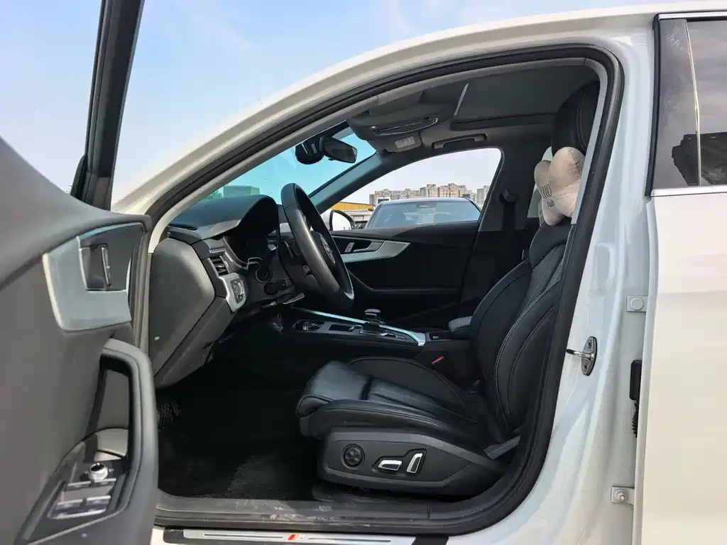 Audi A4L 2025 из CN, фото 2