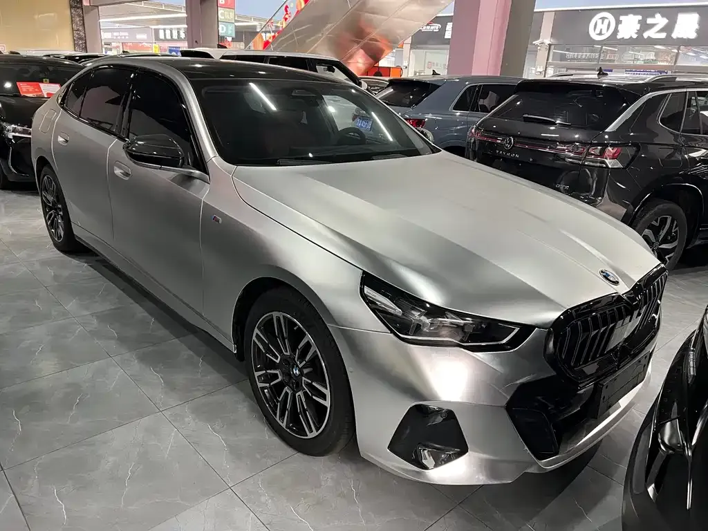 BMW 5 Series 2024 из CN, фото 6