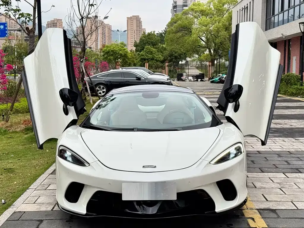 McLaren GT