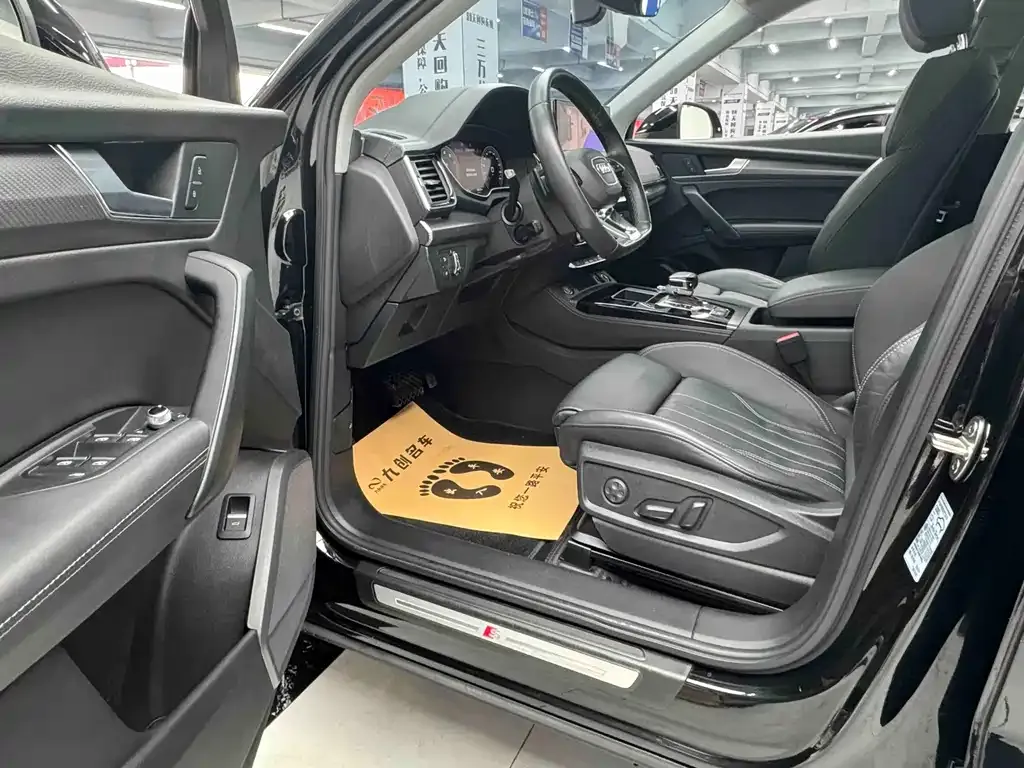 Audi Q5L 2021 из CN, фото 3