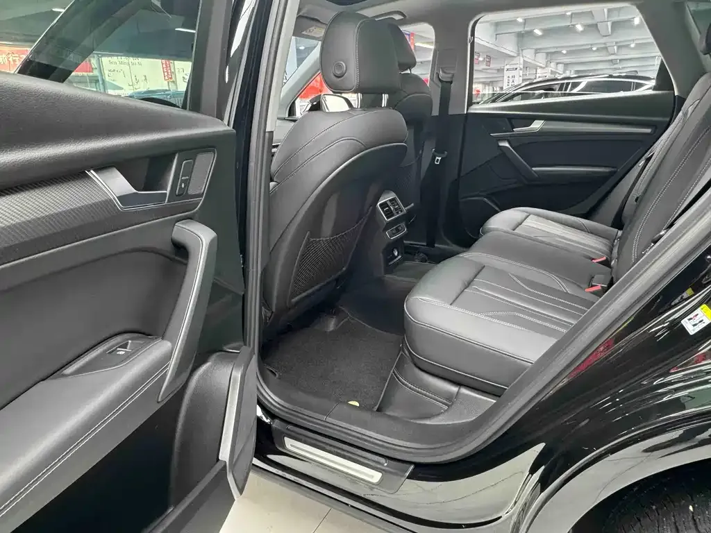 Audi Q5L 2021 из CN, фото 2