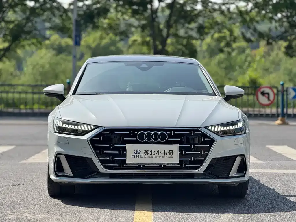 Audi A7L — фото 1