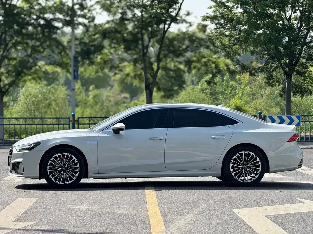 Audi A7L — фото 9