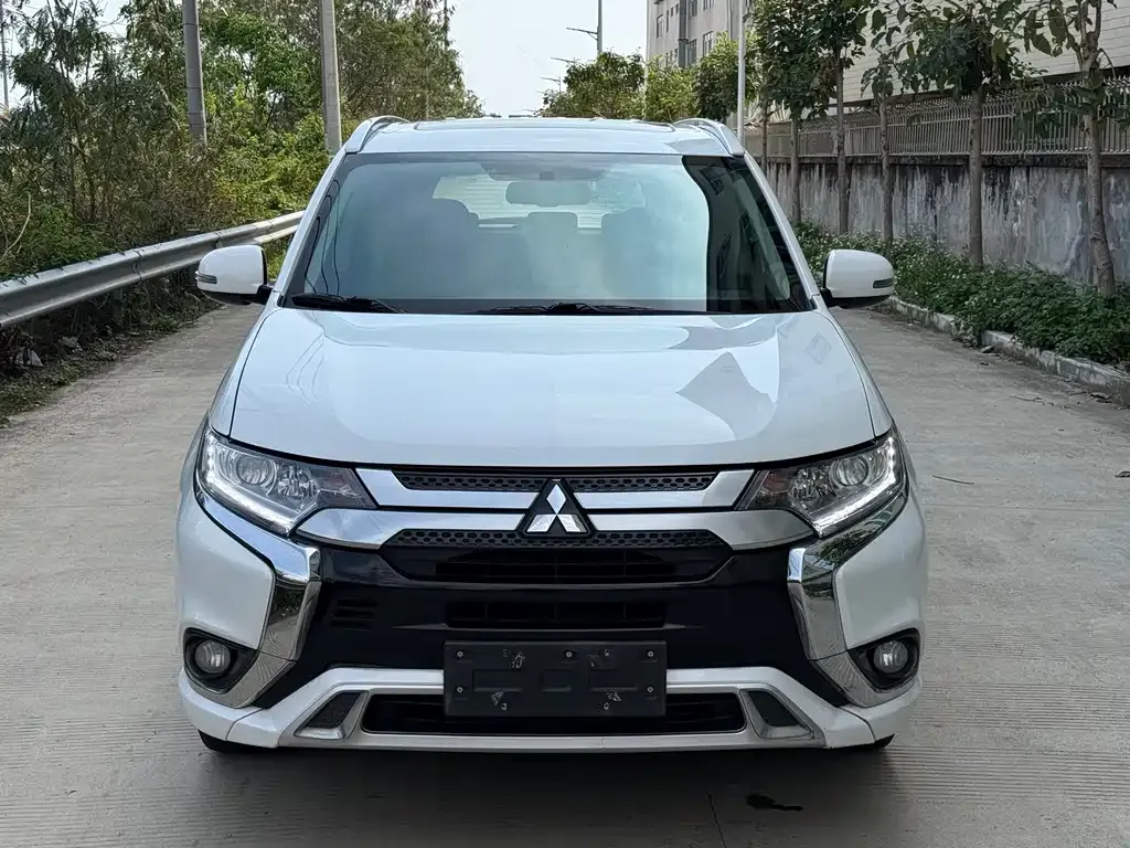 Mitsubishi Outlander — фото 7