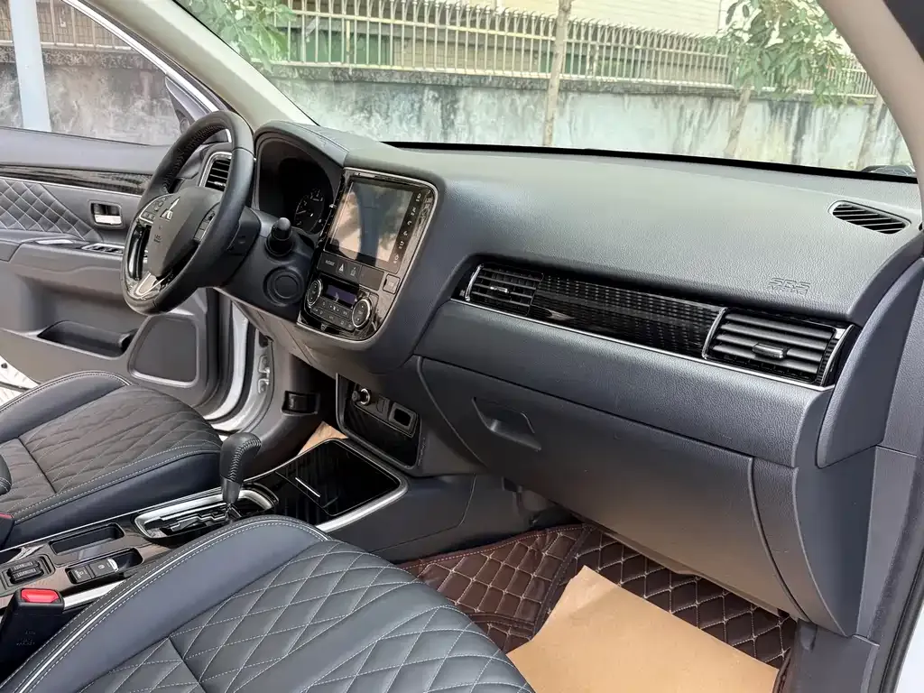 Mitsubishi Outlander — фото 3