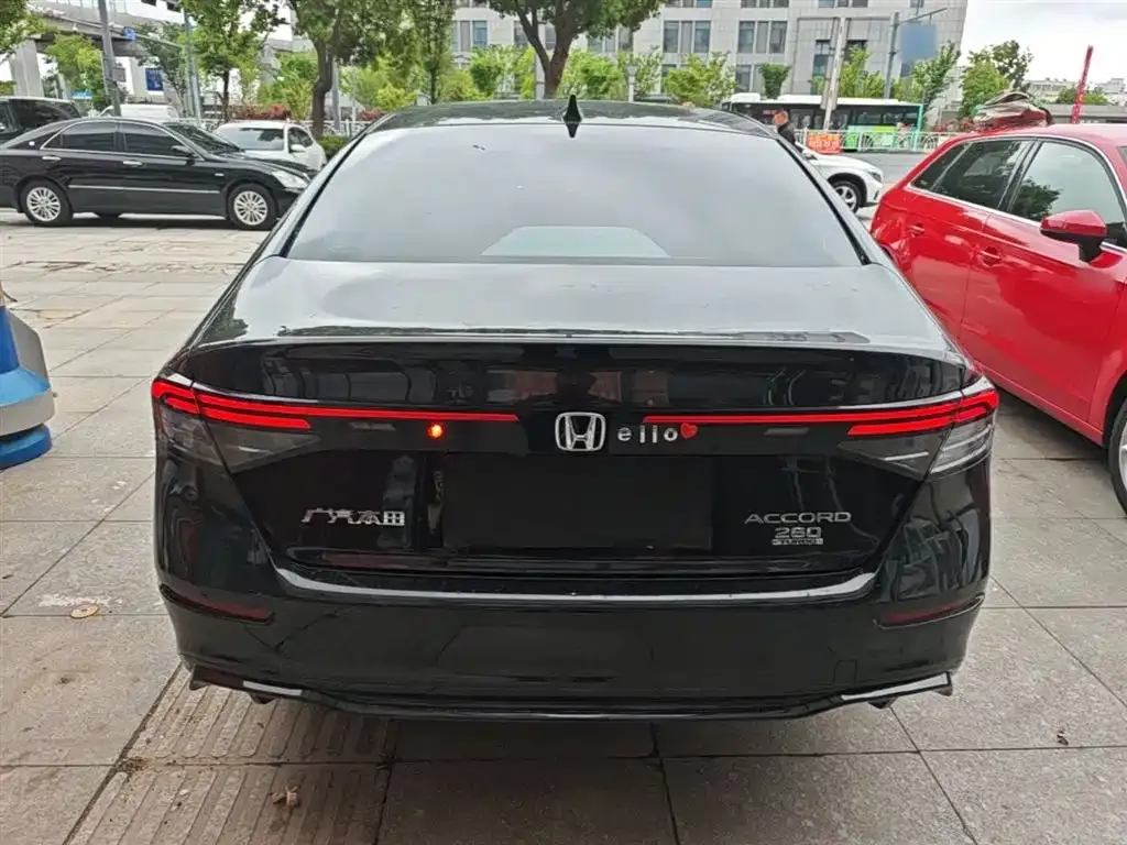 Honda Accord — фото 9