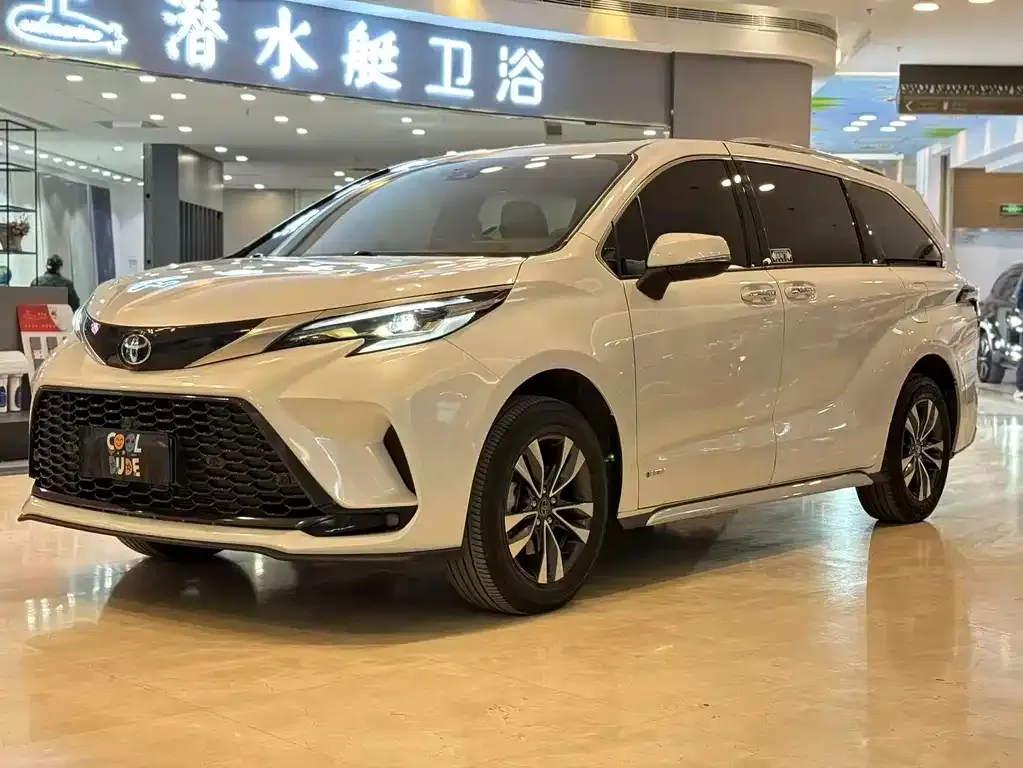 Toyota Granvia — фото 1