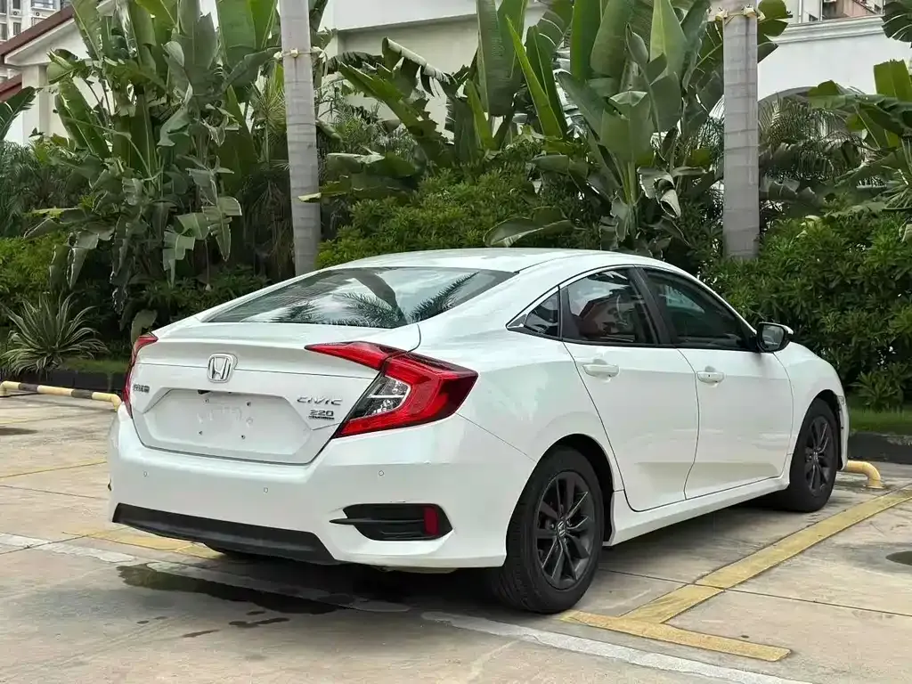 Honda Civic — фото 8