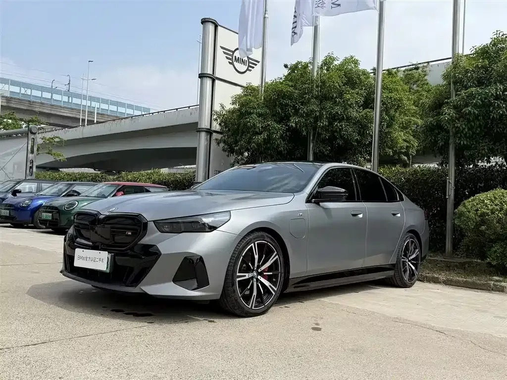 BMW i5 M60