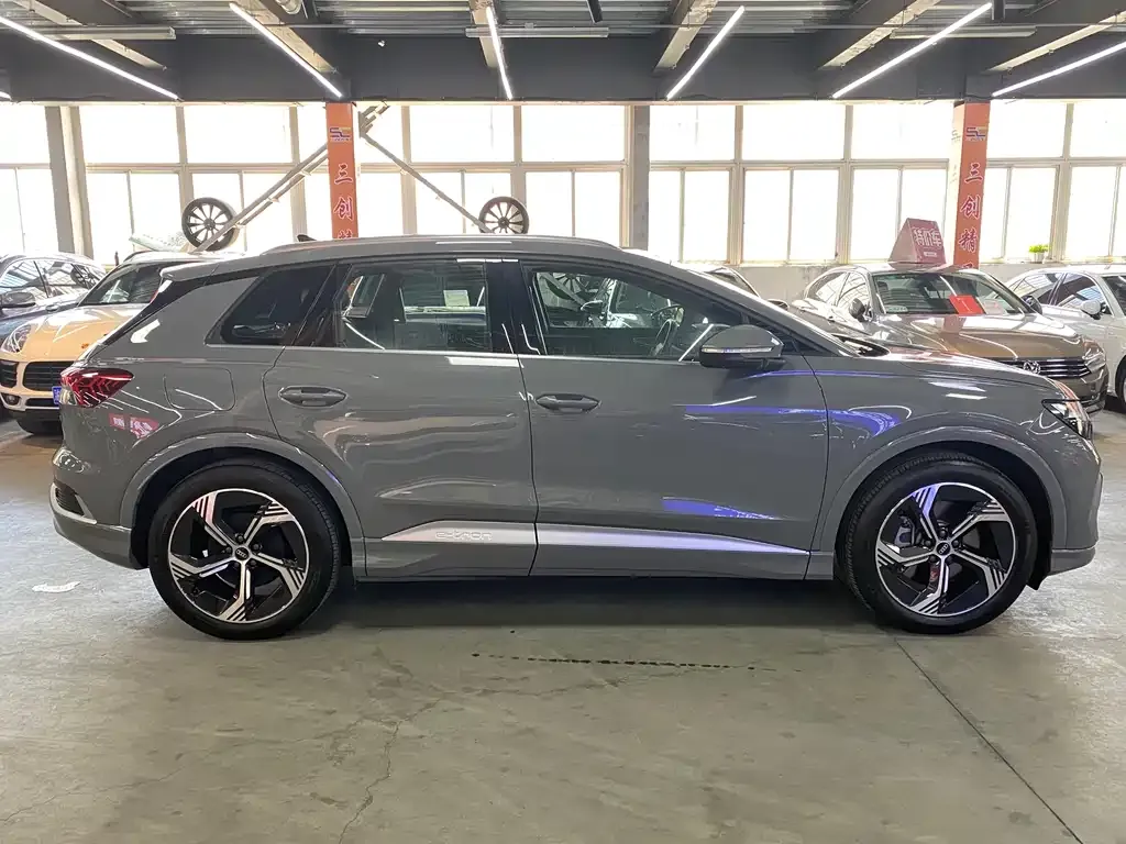 Audi Q4 e-tron — фото 6