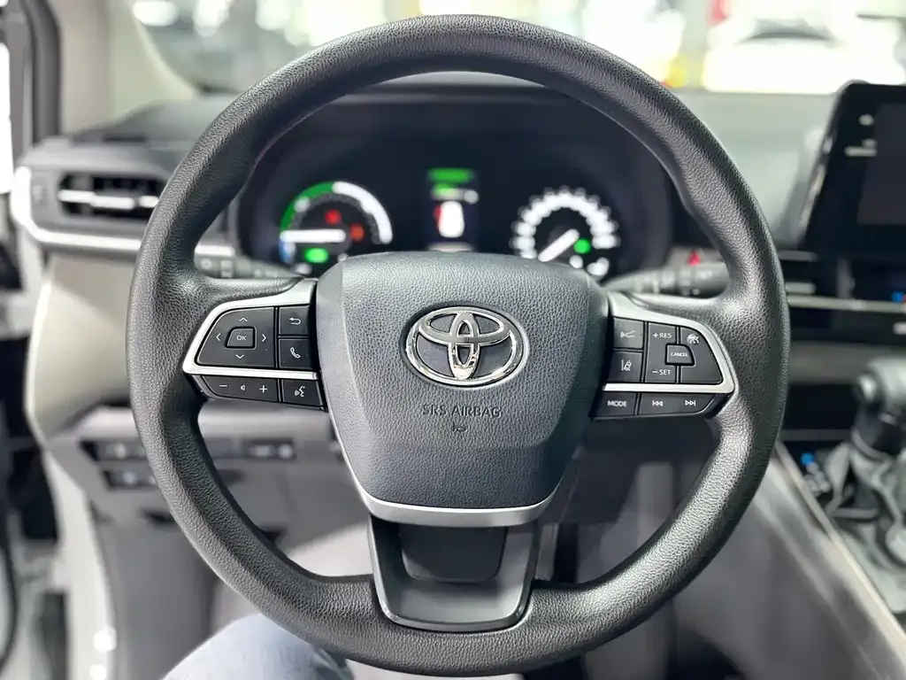 Toyota Granvia — фото 4