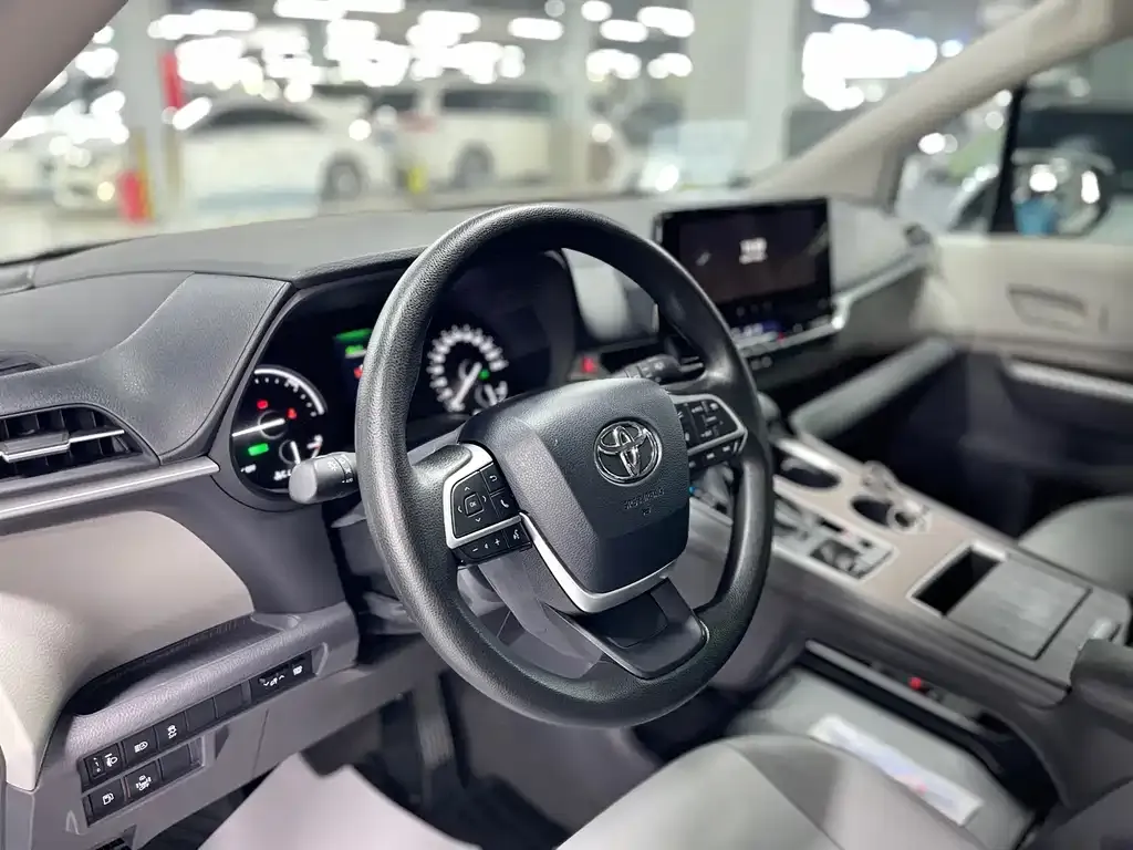 Toyota Granvia — фото 9