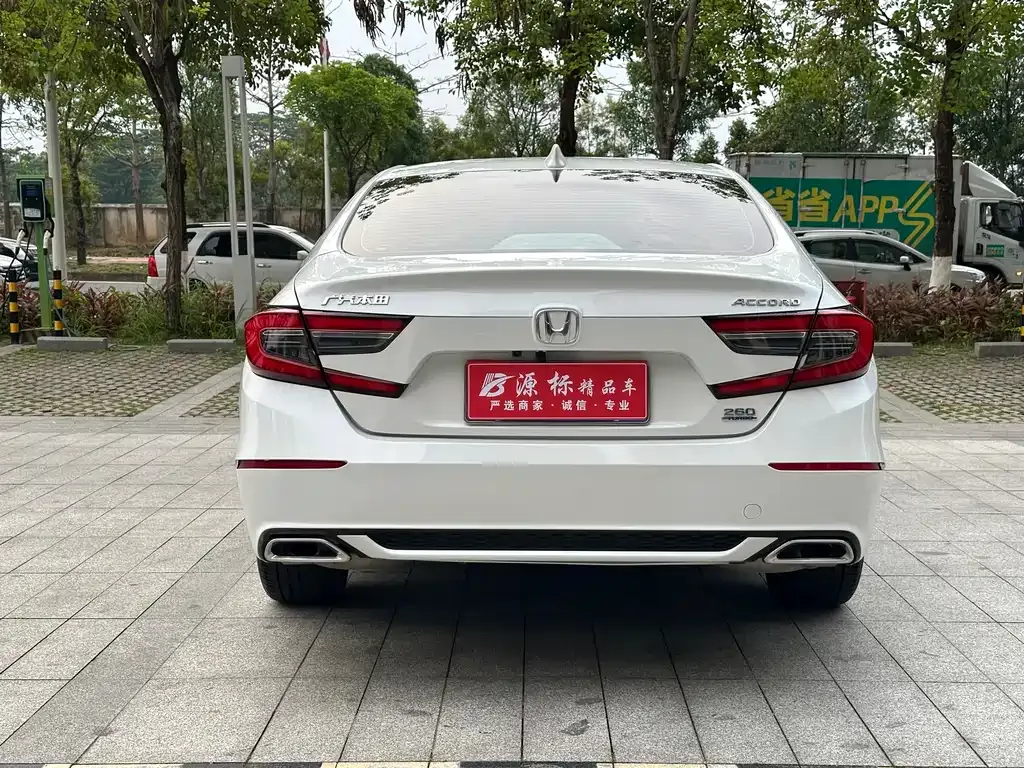 Honda Accord — фото 8