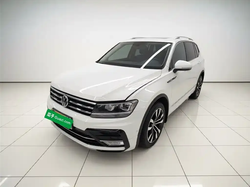 Volkswagen Tiguan L — фото 1