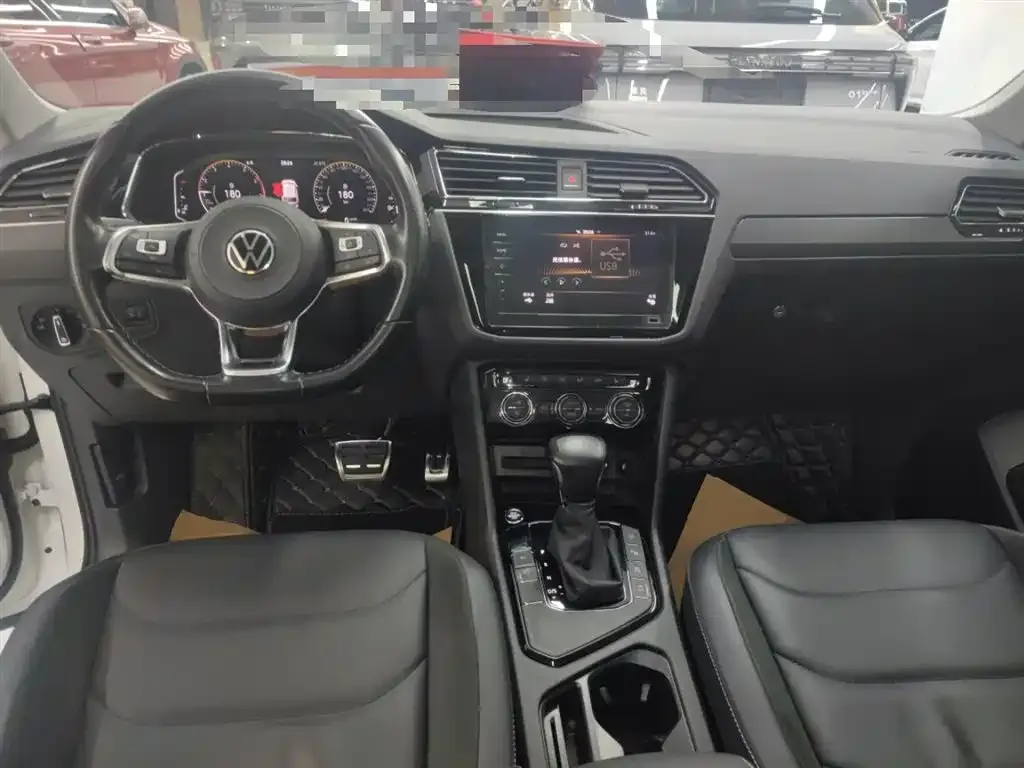 Volkswagen Tiguan L — фото 5