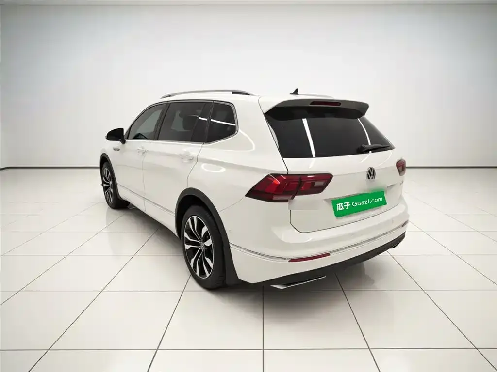 Volkswagen Tiguan L — фото 9