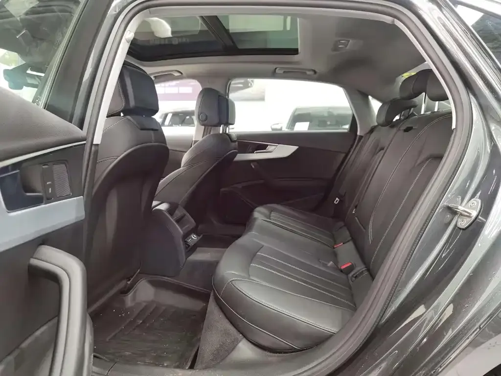 Audi A4L 2021 из CN, фото 5