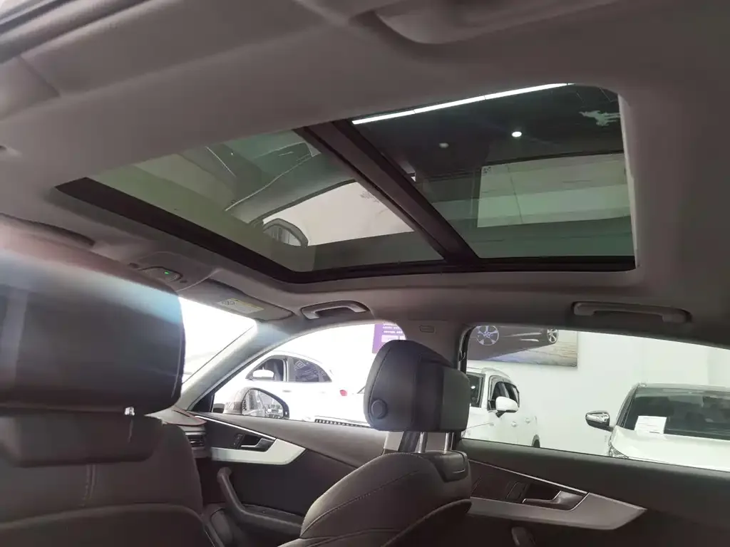Audi A4L 2021 из CN, фото 2