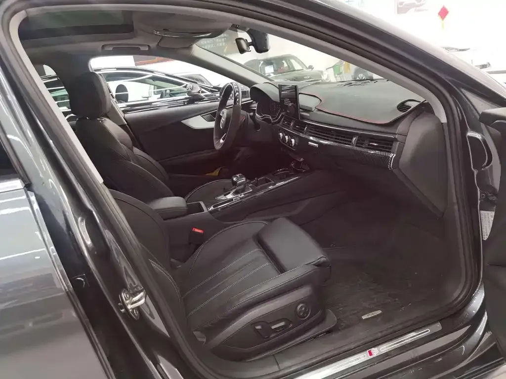 Audi A4L 2021 из CN, фото 7