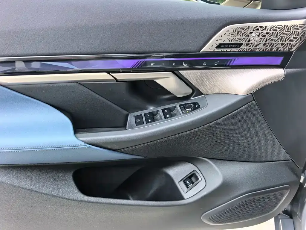 BMW 5 Series 2024 из CN, фото 8