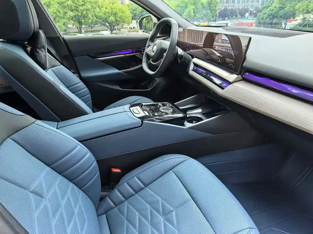 BMW 5 Series 2024 из CN, фото 9
