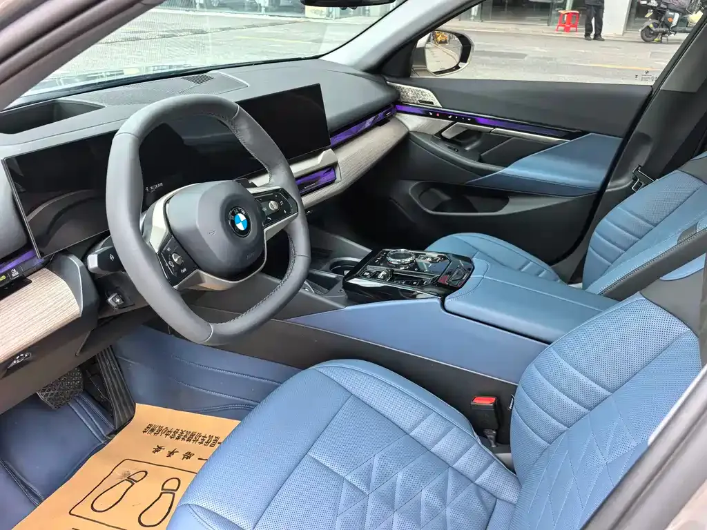 BMW 5 Series 2024 из CN, фото 4