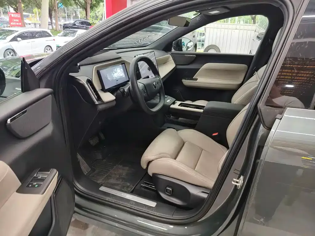 Volvo XC70 Plug-in Hybrid 2025 из CN, фото 10
