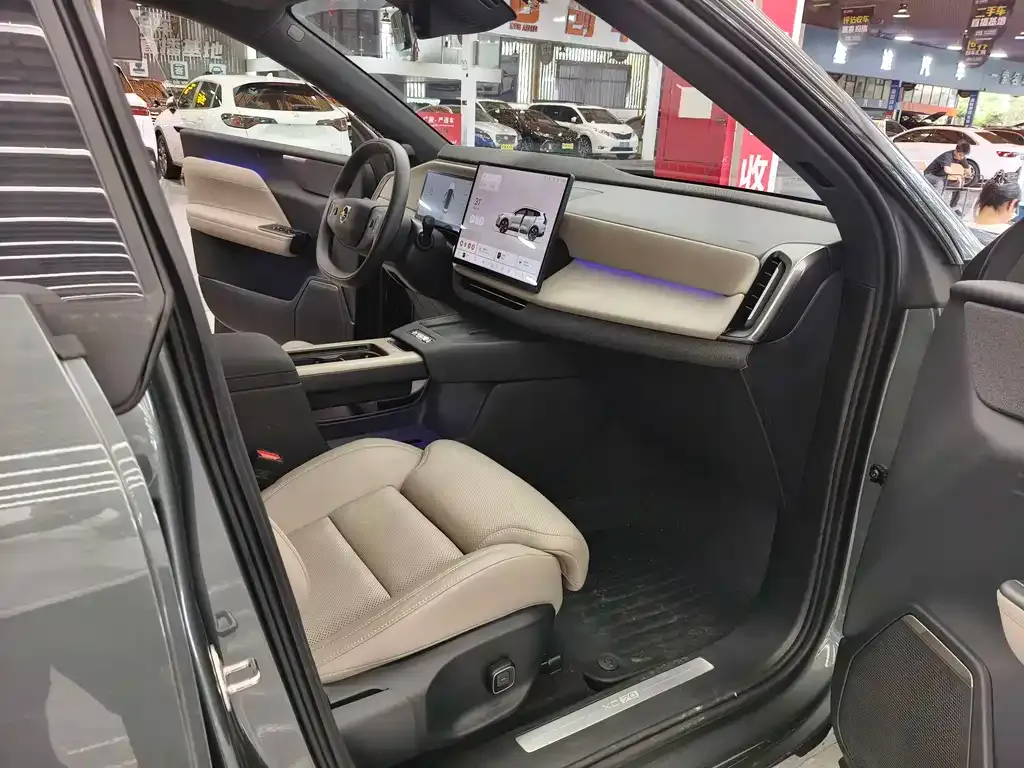 Volvo XC70 Plug-in Hybrid 2025 из CN, фото 9