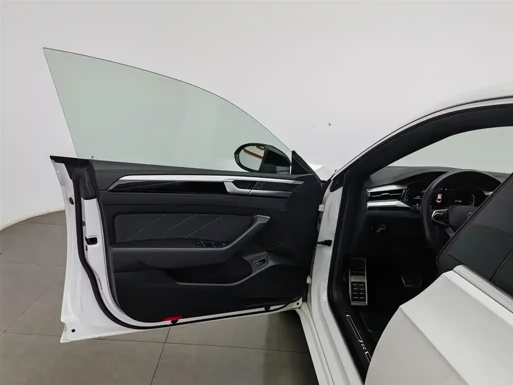 Volkswagen CC 2023 из CN, фото 3