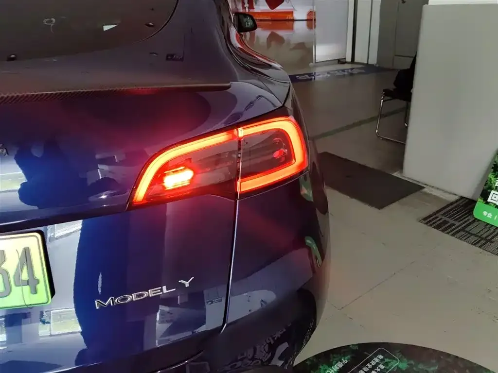 Tesla Model Y — фото 5