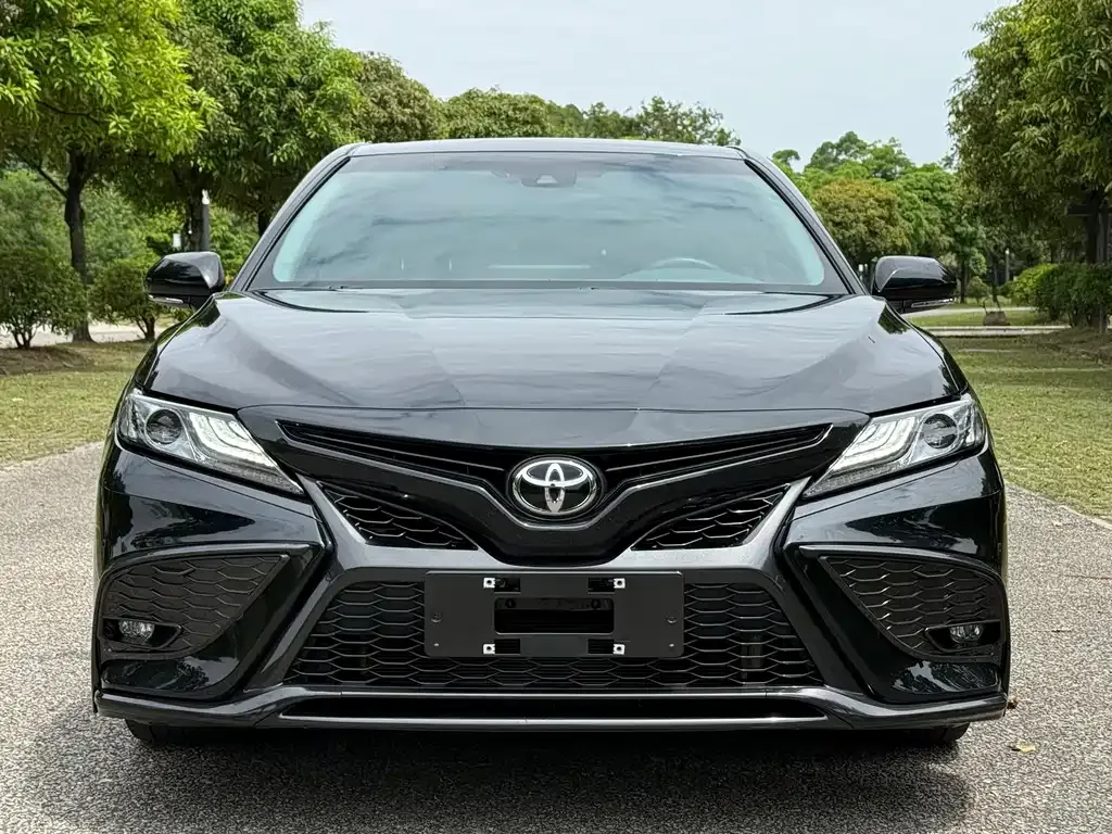 Toyota Camry — фото 8