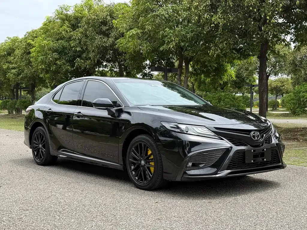 Toyota Camry — фото 10