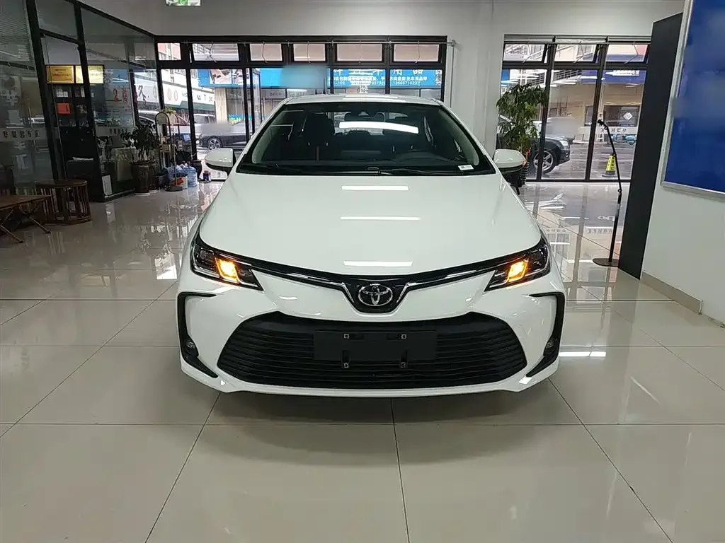 Toyota Corolla — фото 2